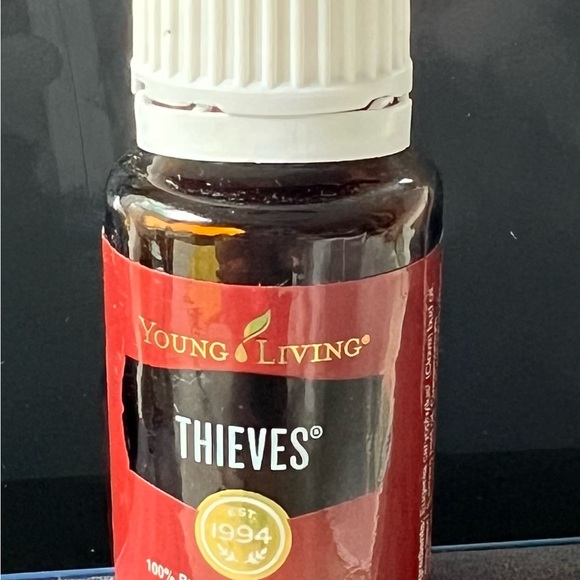 Thieves Essential Oil - .50 fl oz - Picture 3 of 7